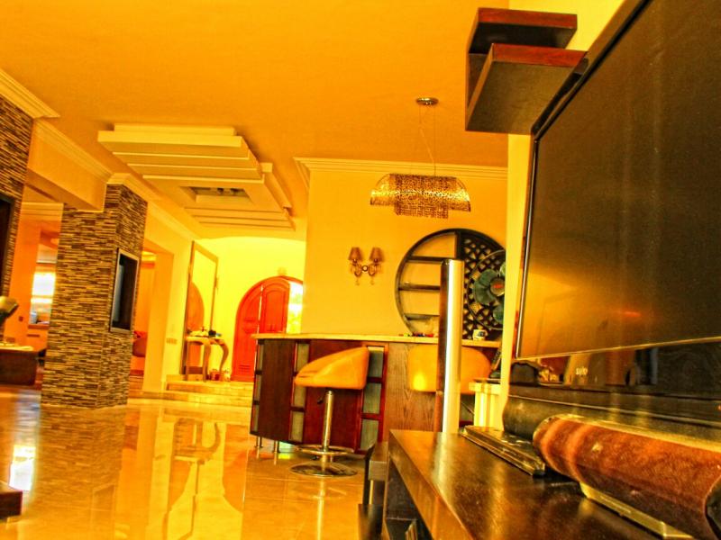 7 bedroom Luxury Villa with Swimming Pool