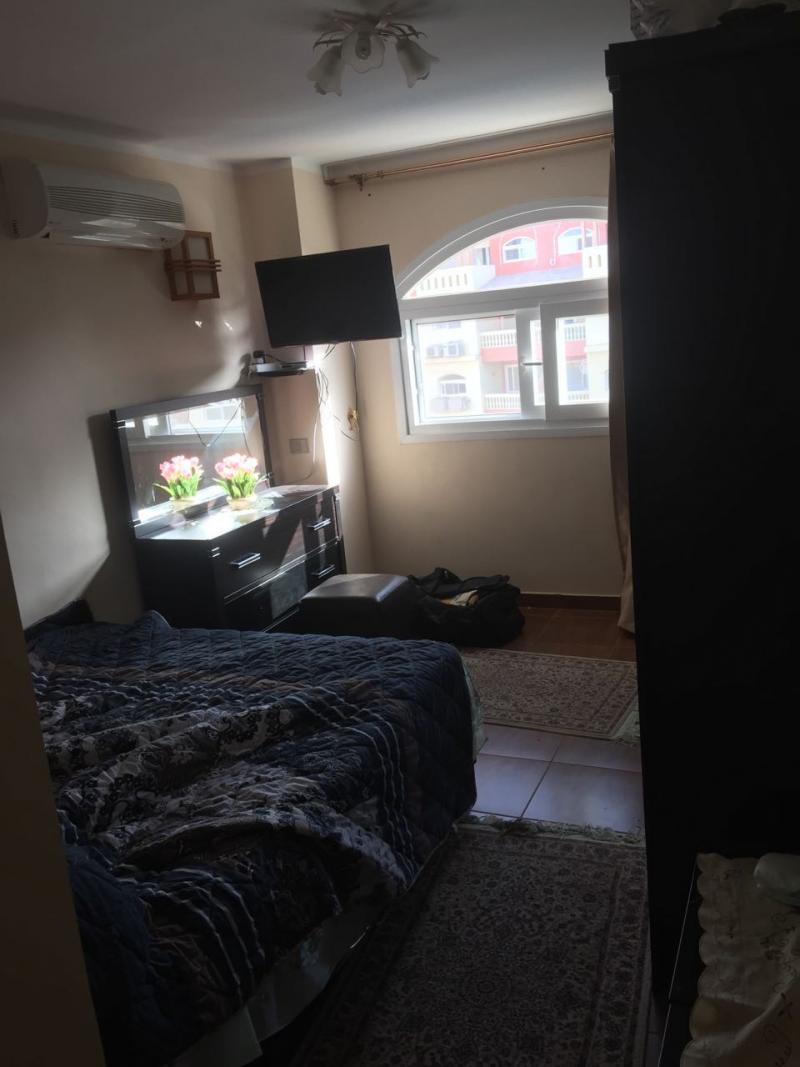 2 Bed Apartment overlooking pool