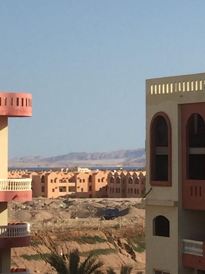 2 Bed Apartment overlooking pool