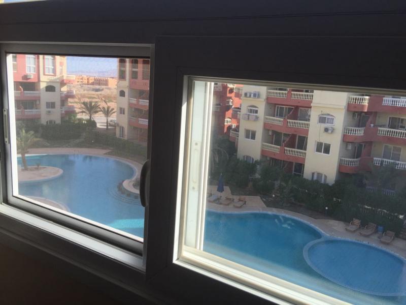 2 Bed Apartment overlooking pool