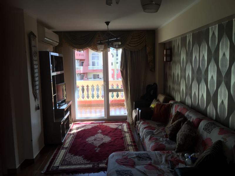 2 Bed Apartment overlooking pool