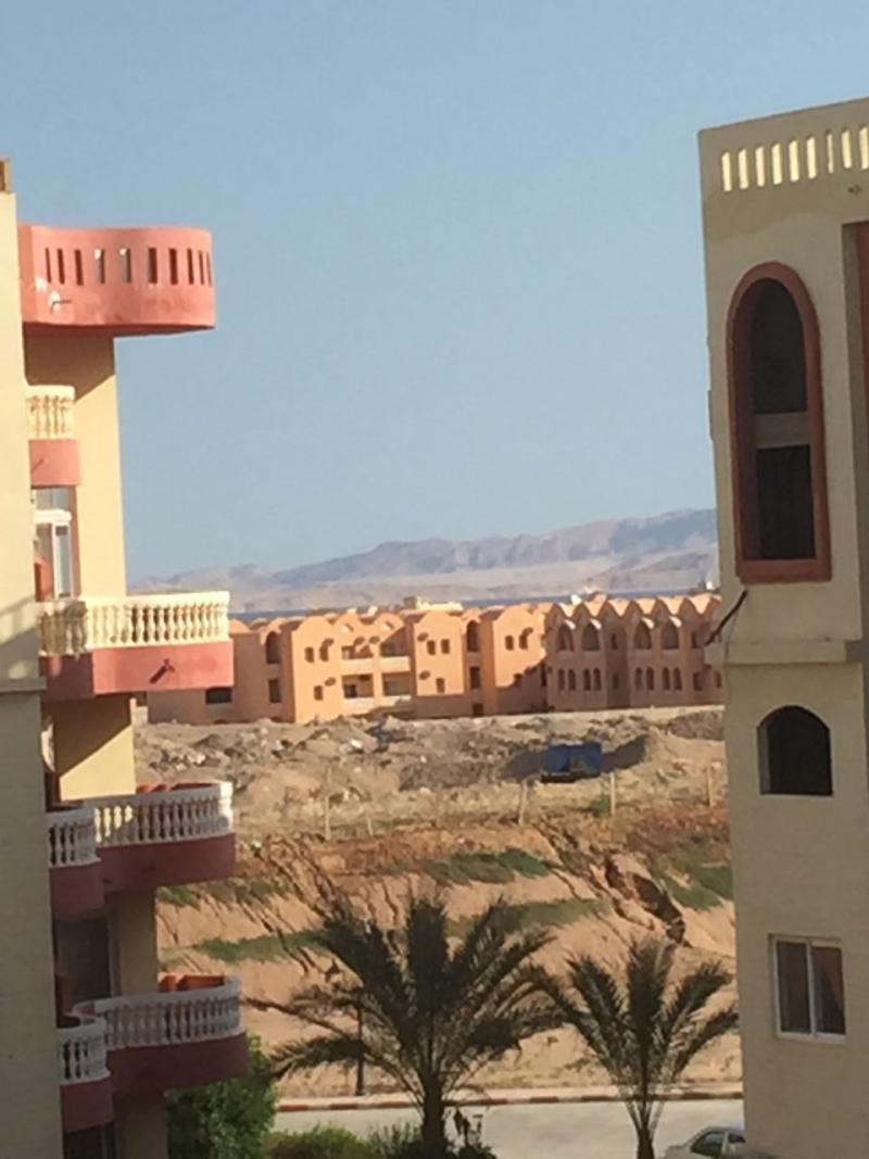 2 Bed Apartment overlooking pool