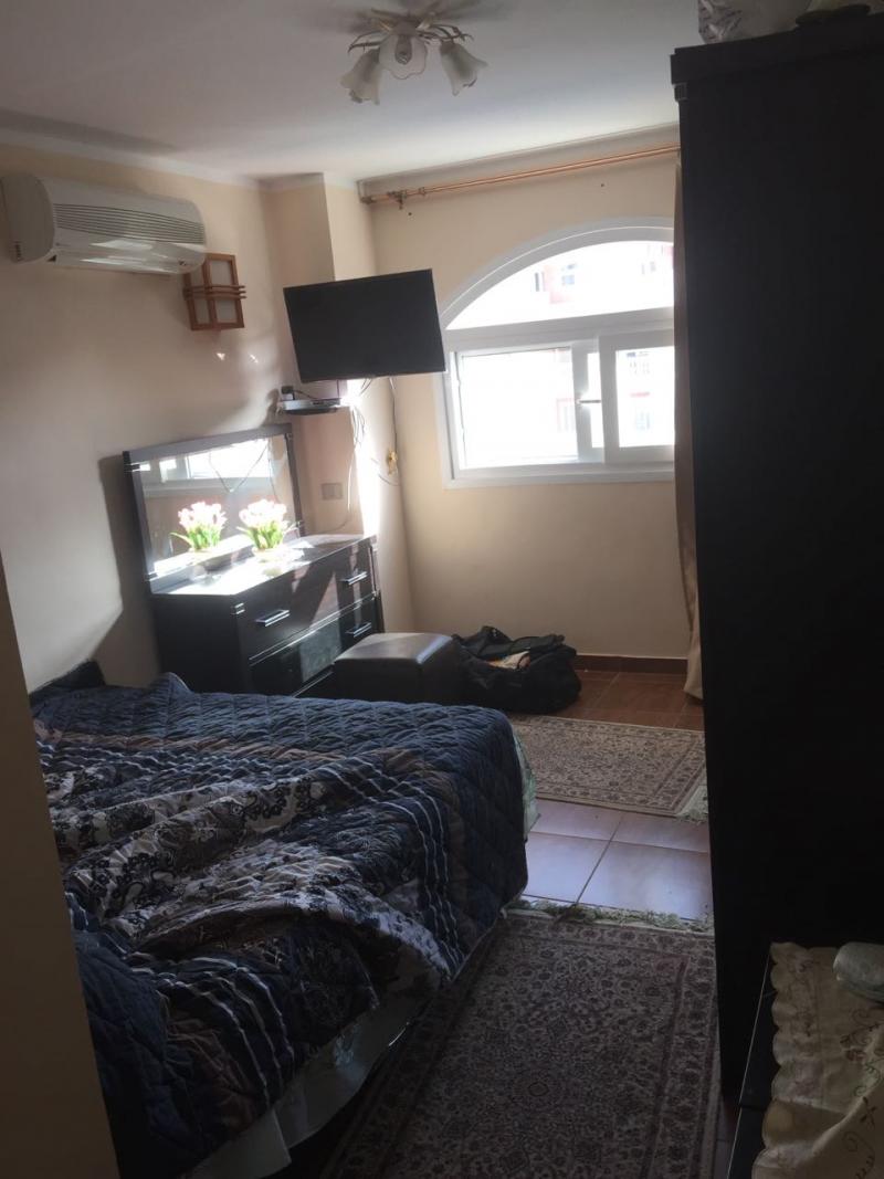 2 Bed Apartment overlooking pool