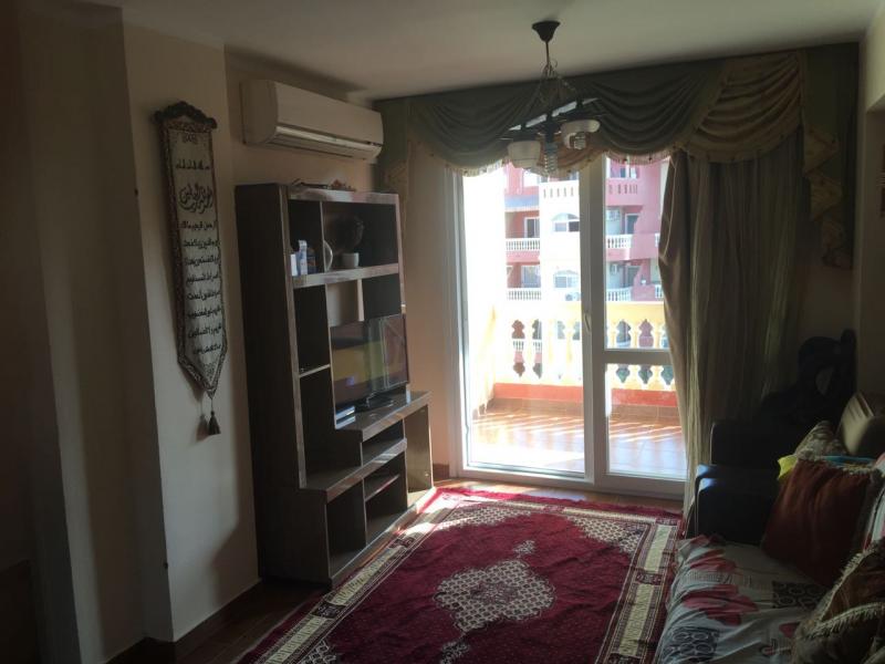 2 Bed Apartment overlooking pool