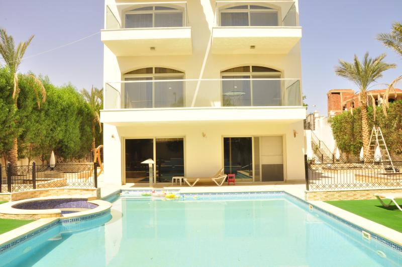 7 bedroom Luxury Villa with Swimming Pool