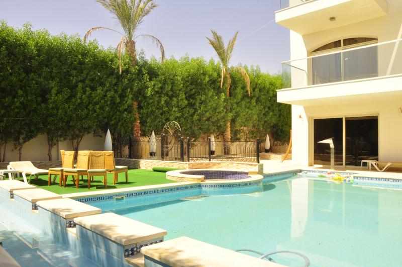 7 bedroom Luxury Villa with Swimming Pool