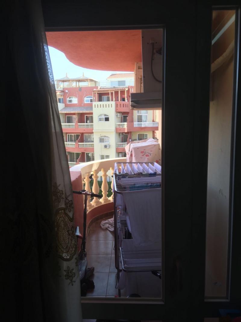 2 Bed Apartment overlooking pool