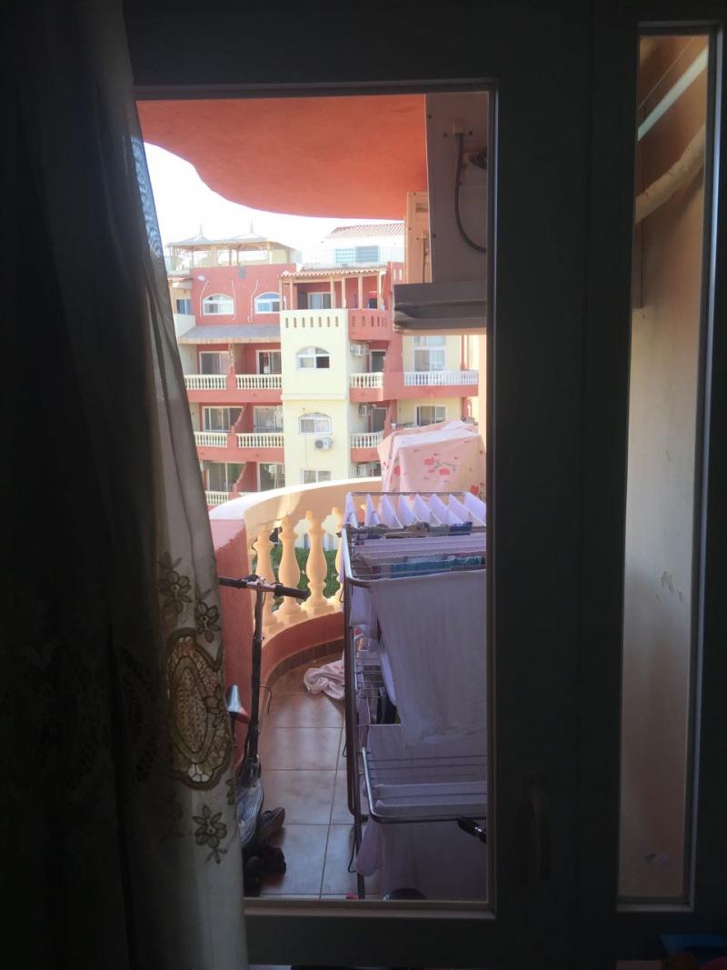 2 Bed Apartment overlooking pool