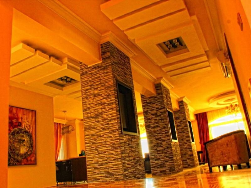 7 bedroom Luxury Villa with Swimming Pool