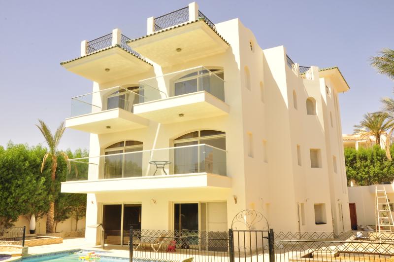 7 bedroom Luxury Villa with Swimming Pool