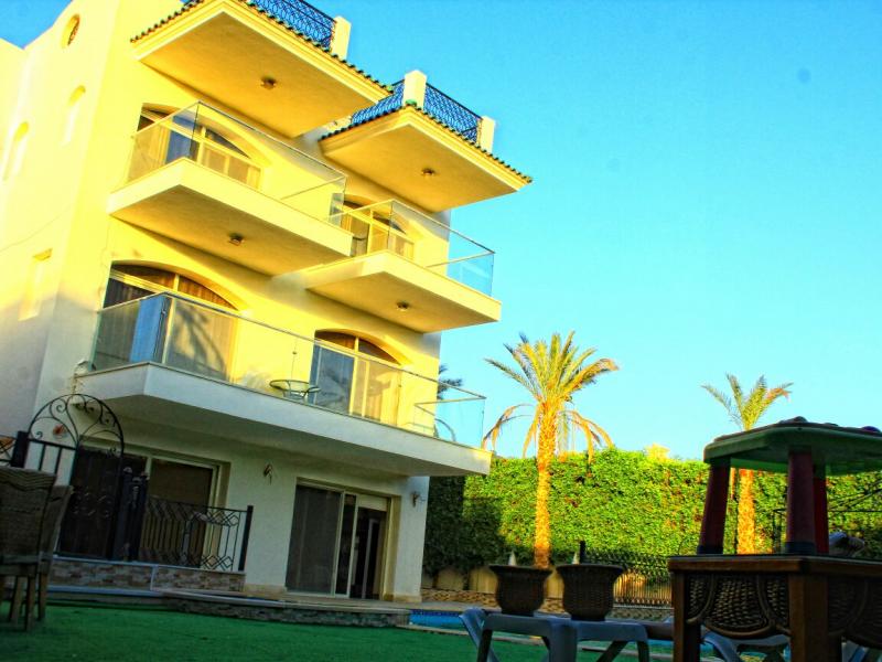 7 bedroom Luxury Villa with Swimming Pool