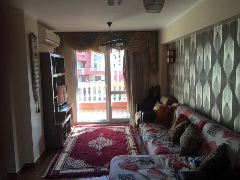 2 Bed Apartment overlooking pool