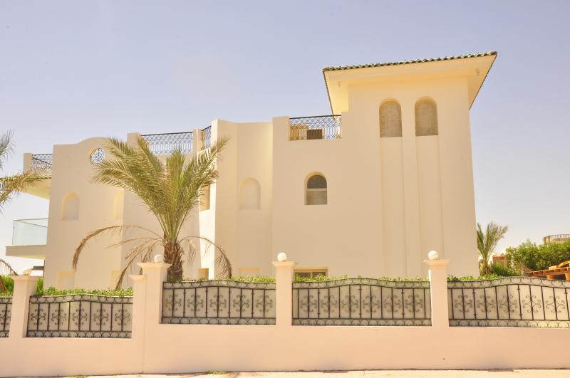 7 bedroom Luxury Villa with Swimming Pool